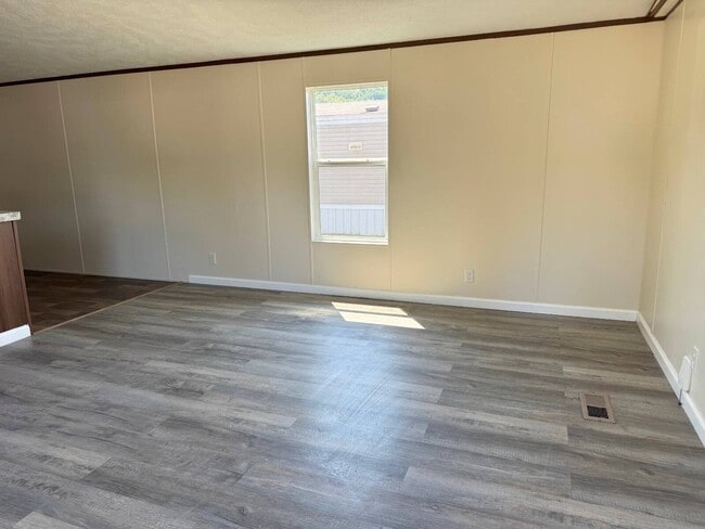 Building Photo - 557 Banjo Way