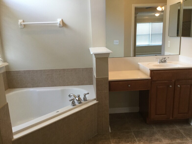 Building Photo - 11540 Jerry Adams Dr