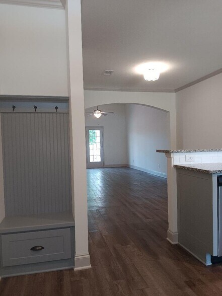 Building Photo - 724 Buddy Ct