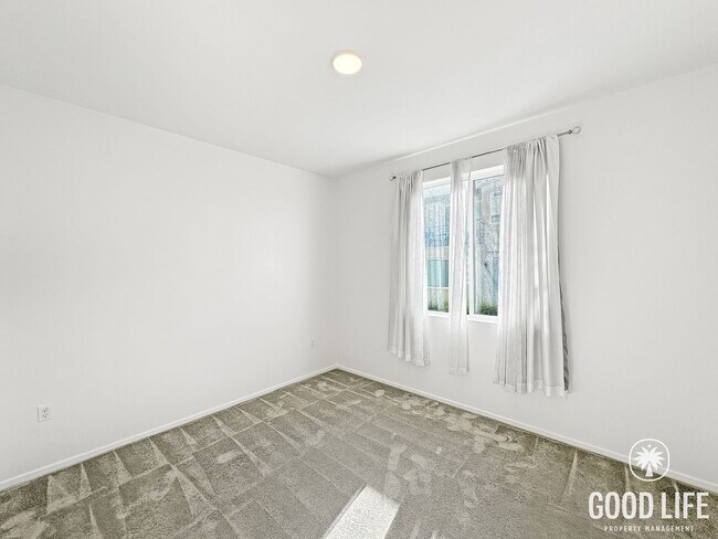 Building Photo - Luxury 3-Level 4BR Home | 1,696 Sq Ft | New Build San Diego Living