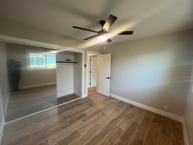 Building Photo - 14921 Vanowen St