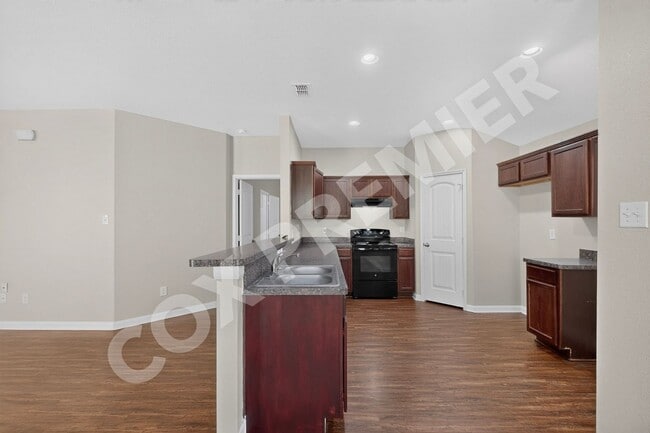Building Photo - 2848 St Bernard Dr
