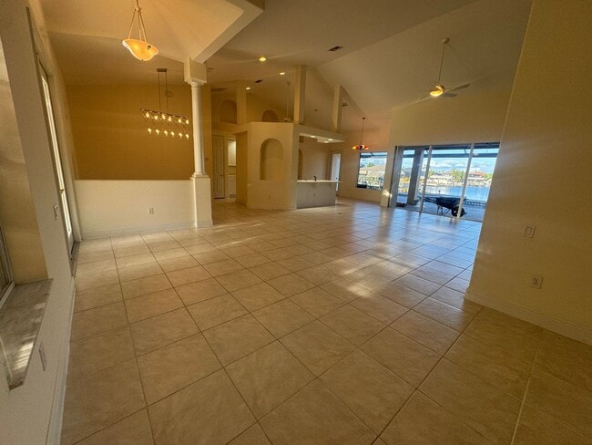 Building Photo - 401 SW 33rd Ave