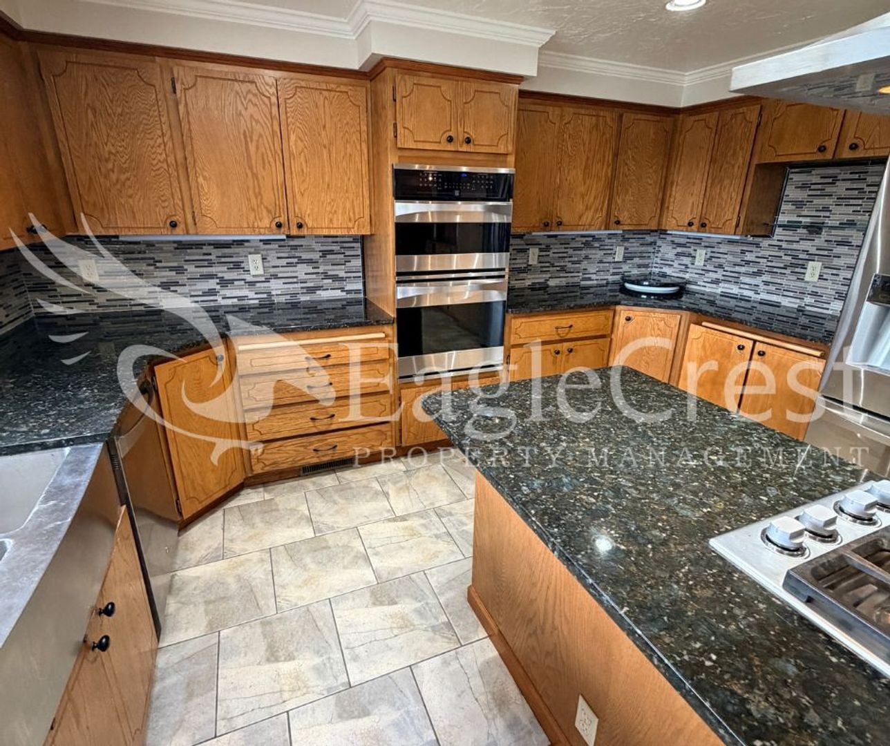 Building Photo - Thoughtfully Designed 3 Bedroom 2 bathroom Home with Open Kitchen and Private Deck