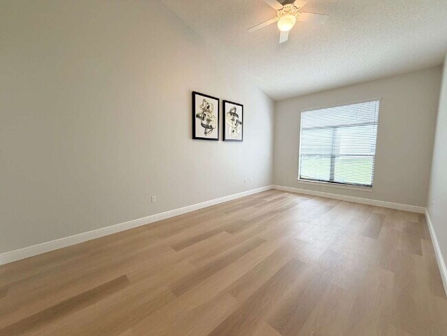 Building Photo - 6240 Fairskies Dr