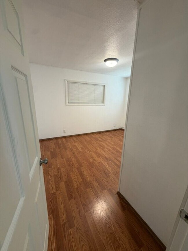 Building Photo - Cozy Centralia home