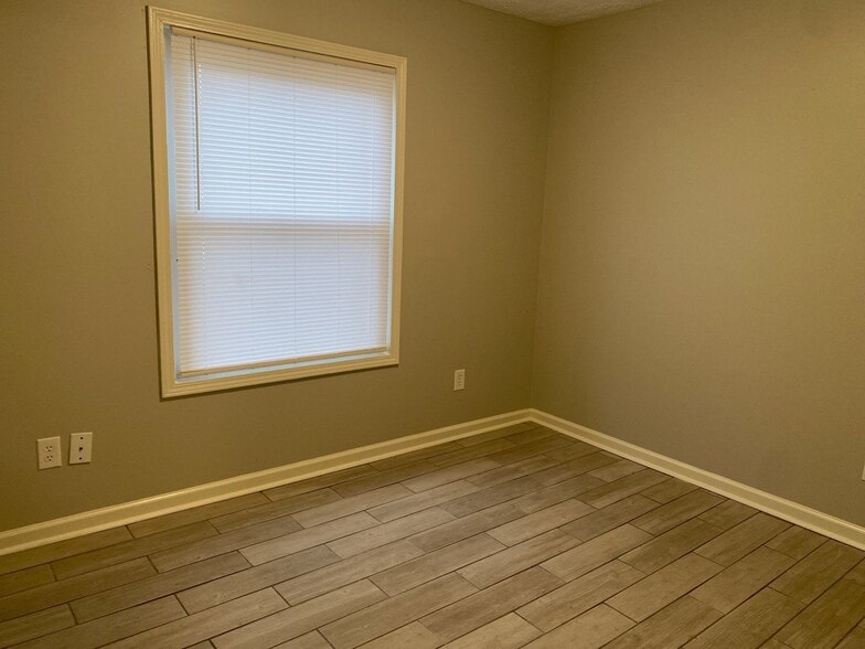 Building Photo - 18 Countryside Dr