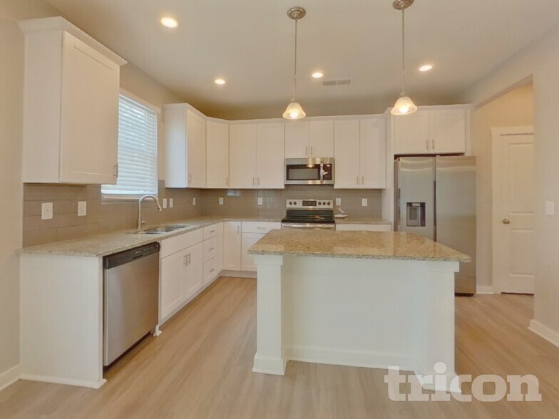 Building Photo - 710 Anglin Forest Way