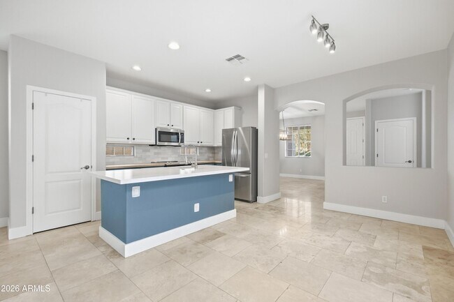 Building Photo - 4248 S Mariposa Dr