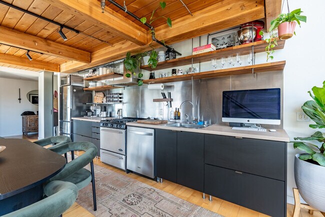 Building Photo - 1433 12th Ave