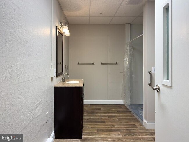 Building Photo - 100 S Front St