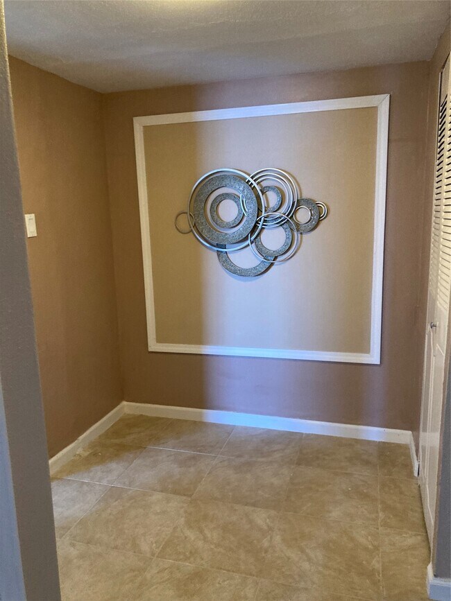 Building Photo - 7520 Hornwood Dr