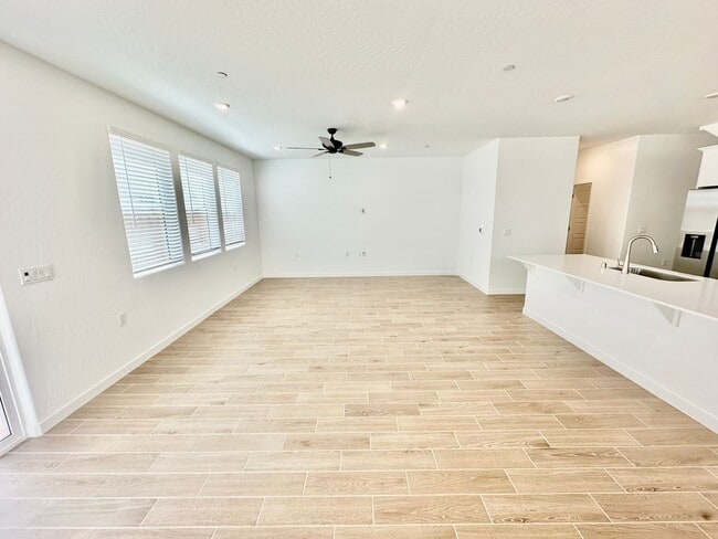 Building Photo - 878 Fruitwood Ave