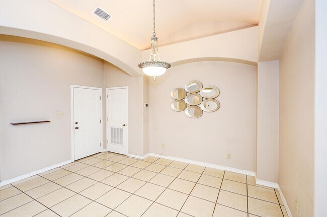 Building Photo - 402 Cayman Ct