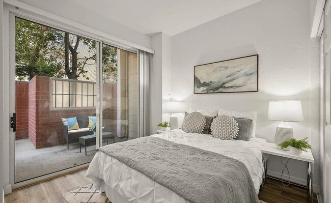 Building Photo - Charming Downtown San Jose condo located a...