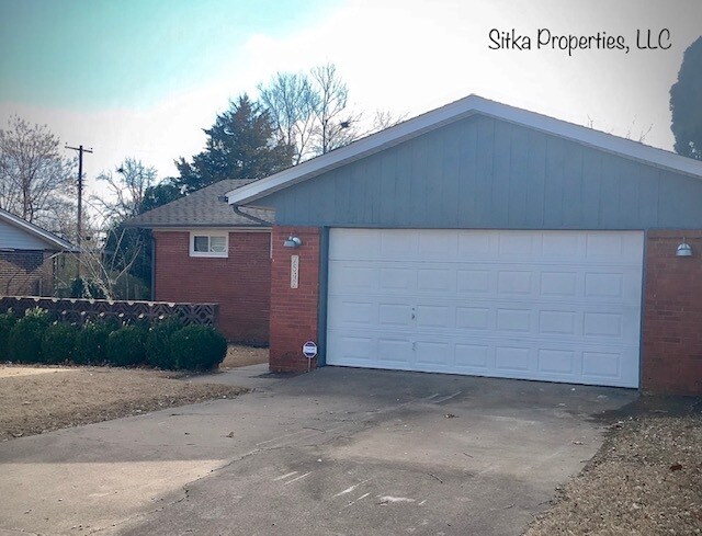 Building Photo - 7542 E 28th St