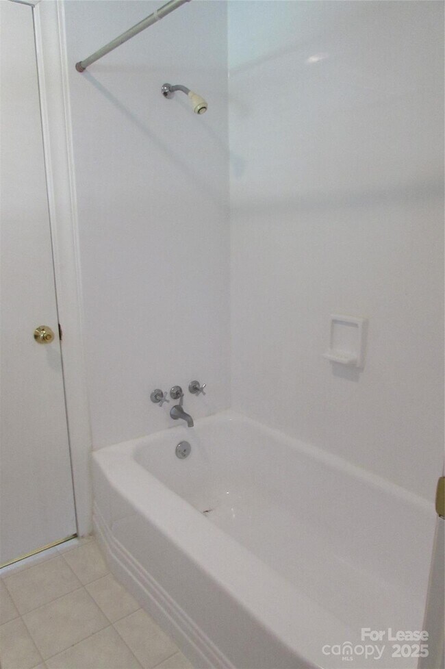 Building Photo - 501 Dunham Rd