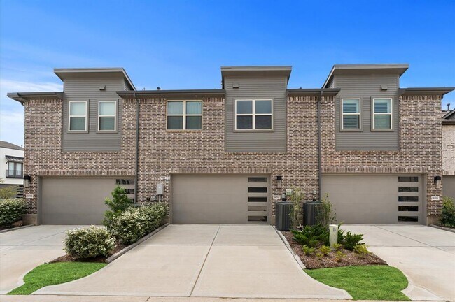 Building Photo - 16514 Lake Austin St