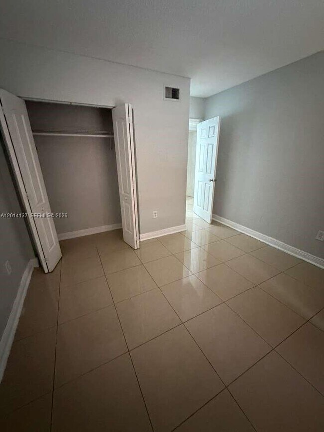 Building Photo - 575 W 69th St