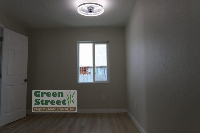 Building Photo - 3849 Menlo Ave