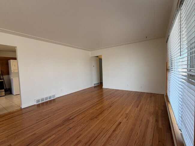 Building Photo - ~Available Now~ Beautiful 3-Bedroom Home in Northglenn – All Utilities Included!