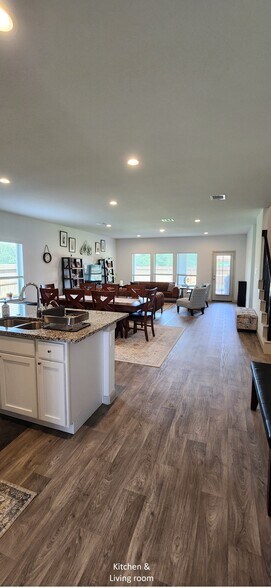 Kitchen & Living room - 3502 Park Vista Dr