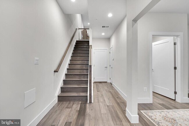 Building Photo - 147 Prairie Ln