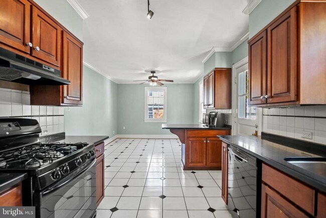 Primary Photo - 4739 16th St N