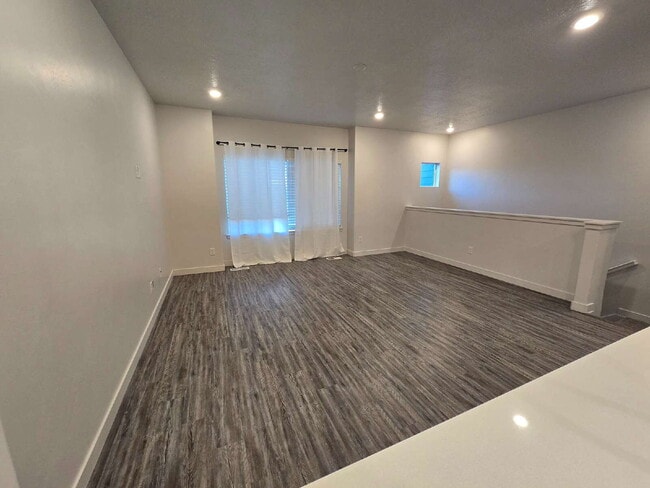 Building Photo - "Chic 3-Bed Townhouse with Pool Access in Bluffdale!"