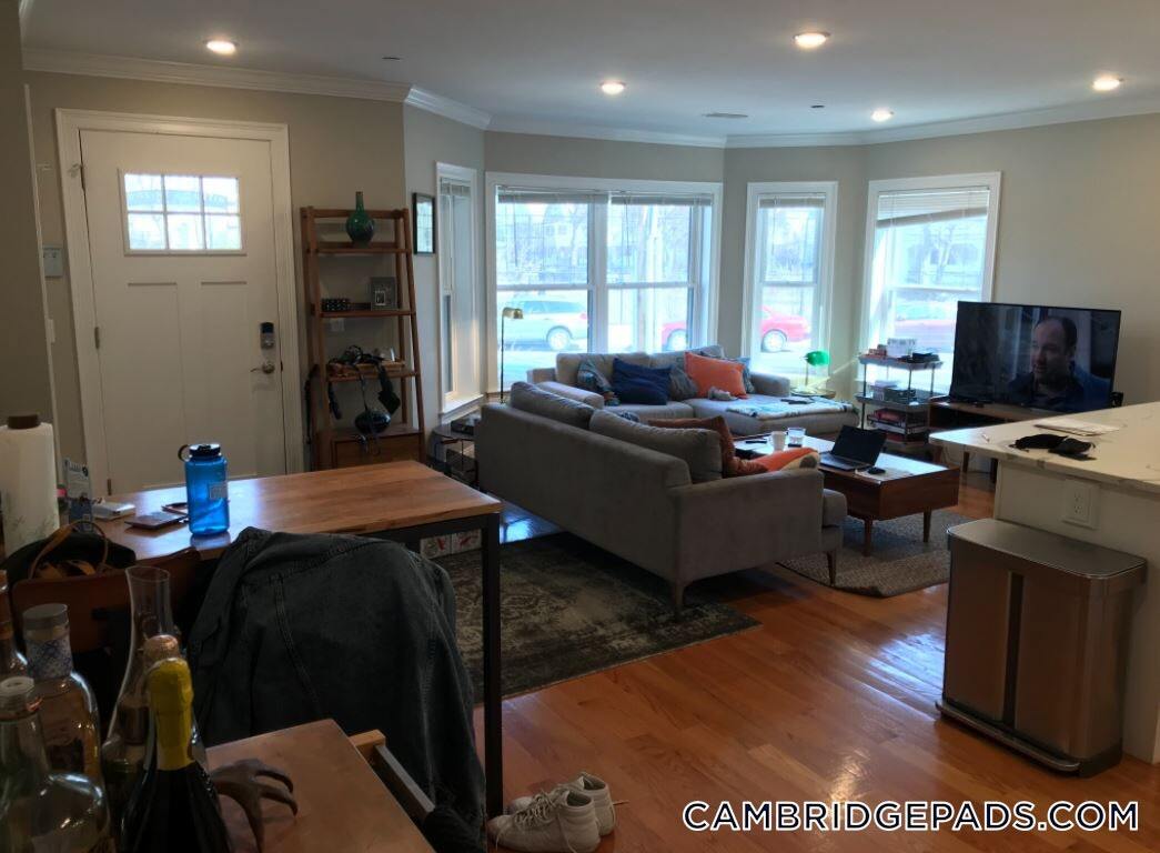 Building Photo - 116-118 Holland St.