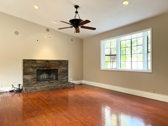 Building Photo - Single Story 3 Bedroom House in South Oceanside