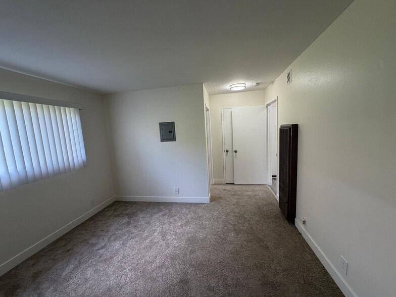 Building Photo - 149 Hilborn St