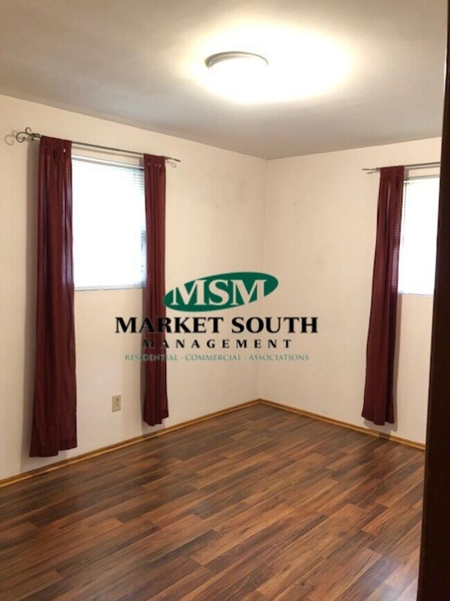 Building Photo - *APPLICATION PENDING!* Convenient Southsid...
