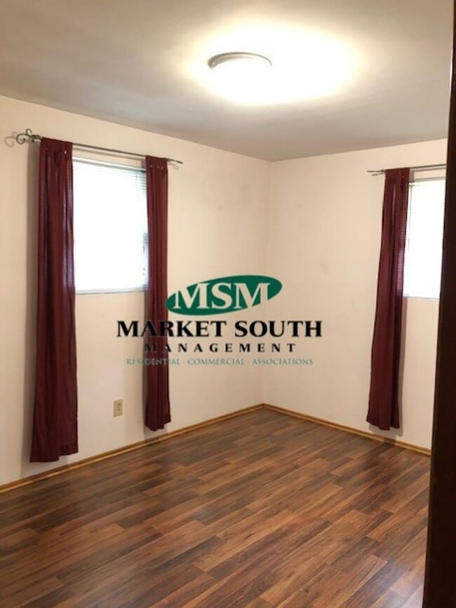 Building Photo - Convenient Southside Location