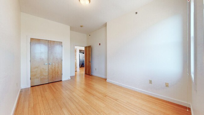 Building Photo - 1706 18th Ave S