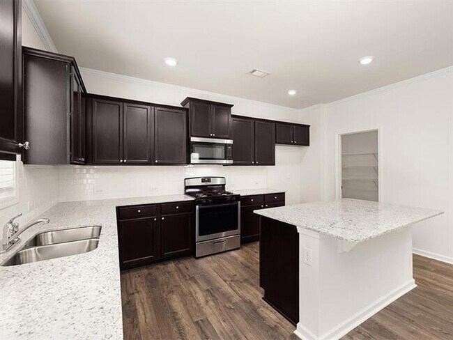 Building Photo - 167 Fernbrook Trl