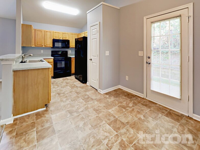 Building Photo - 930 Valley Ridge Rd