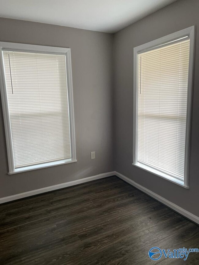 Building Photo - 2108 Pulaski Pike NW