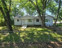 Building Photo - 314 N Oak St