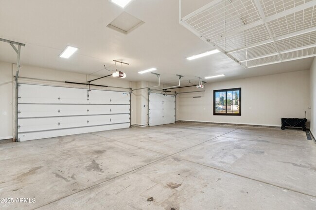 Building Photo - 11407 E Bellflower Ct