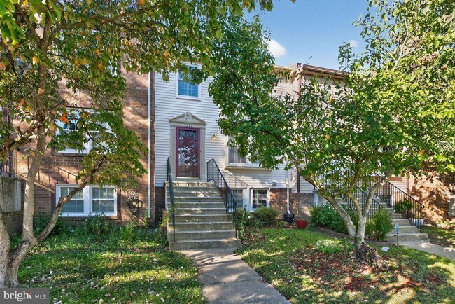 Building Photo - 5320 Larochelle Ct