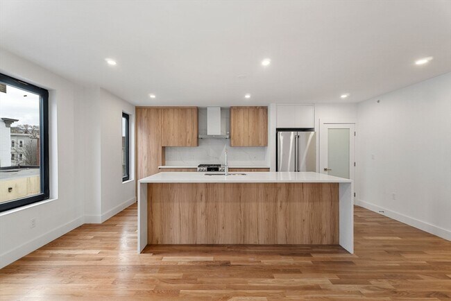 Building Photo - 6 Devine Wy