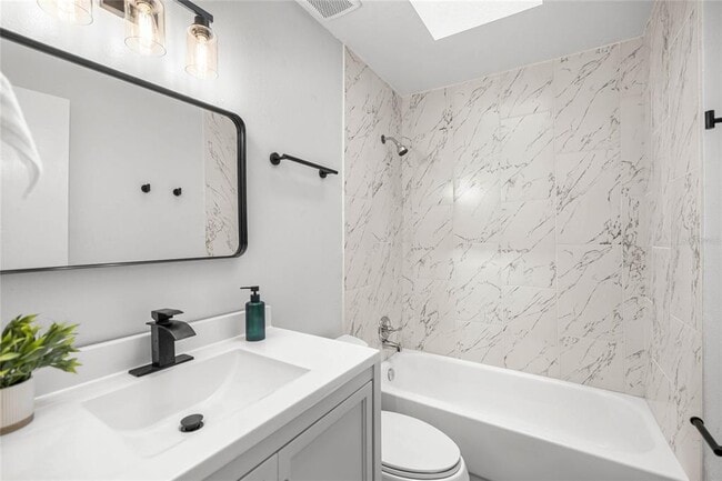 Building Photo - 5 Bahia Court Trce