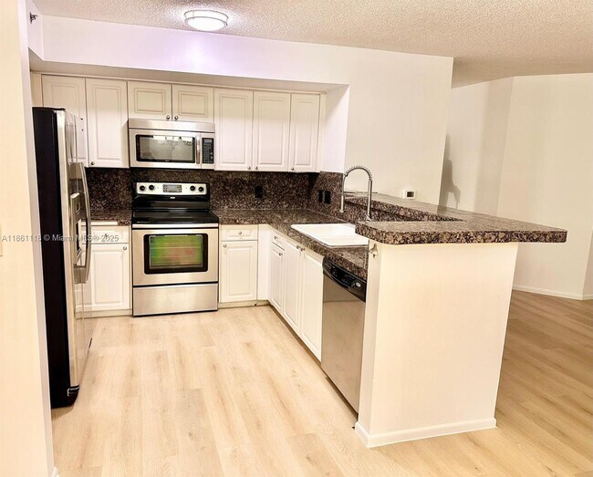 Building Photo - 19601 E Country Club Dr