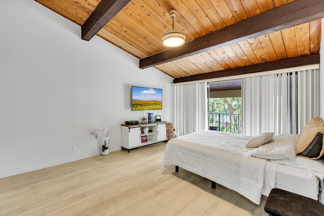 Building Photo - 720 E Coco Plum Cir