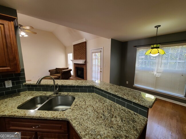 Building Photo - 225 Vinestone Ct