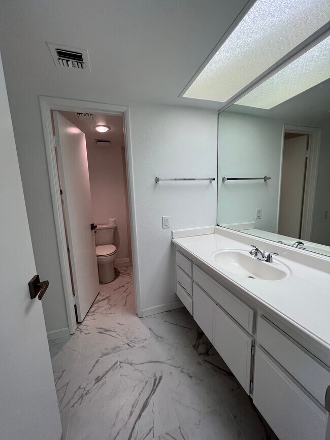 master bathroom - 2017 Normandy Ct