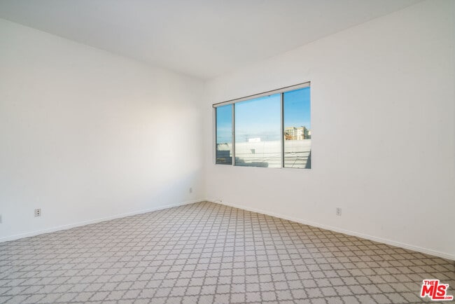 Building Photo - 3711 Ocean Front Walk