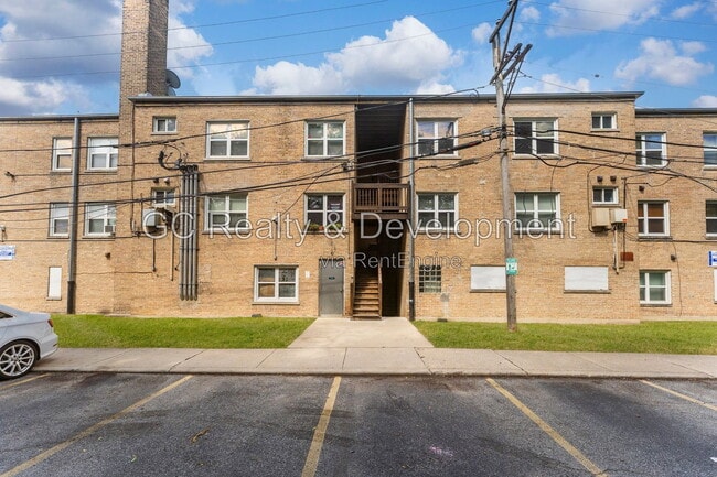 Building Photo - 6429 N Damen Ave