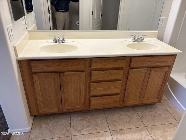 Building Photo - 2785 S Pewter Dr